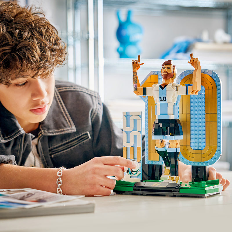 LEGO® Editions Lionel Messi – Soccer Legend